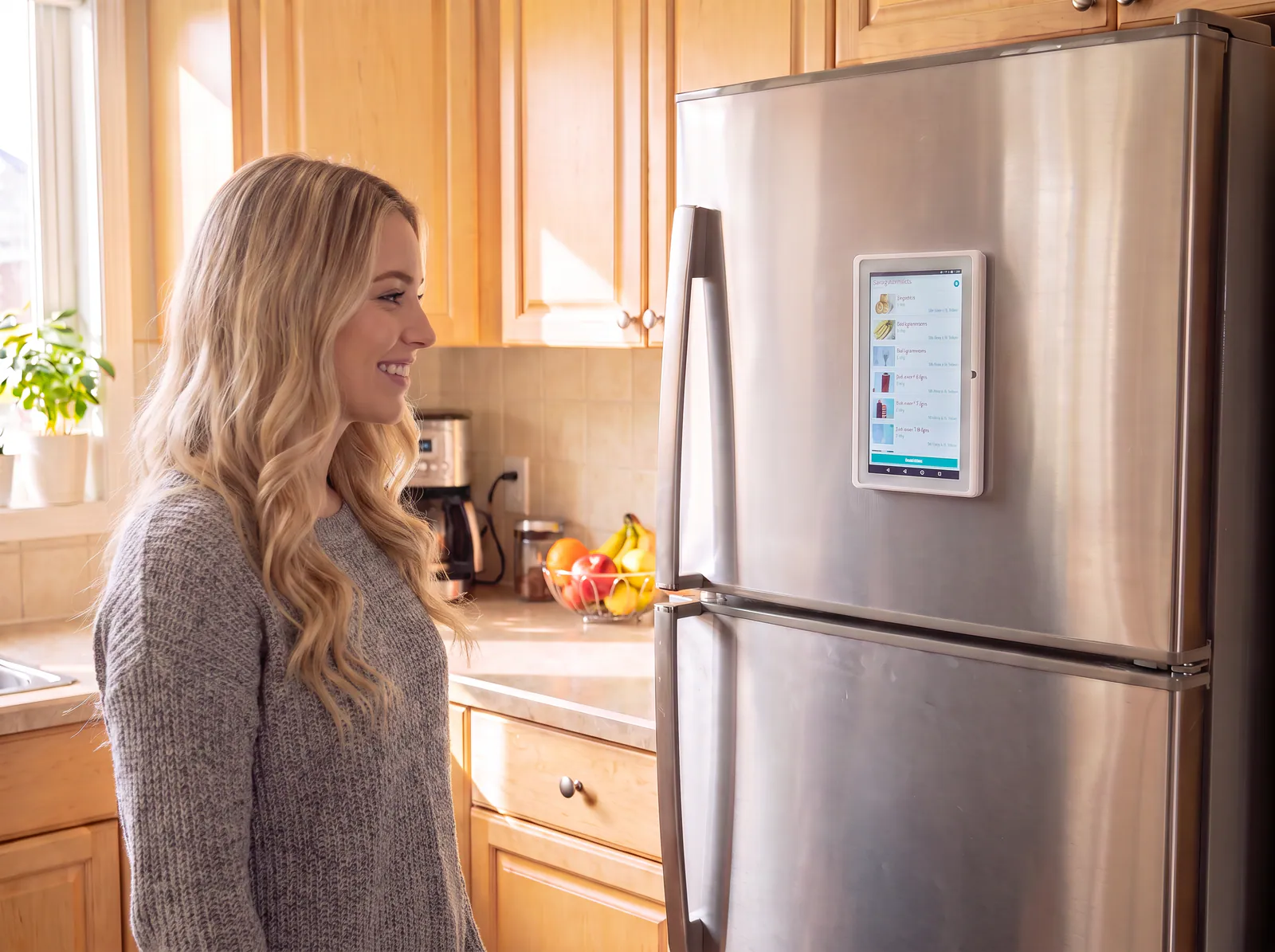 A person noticing the Yorastin reminder display on the refrigerator